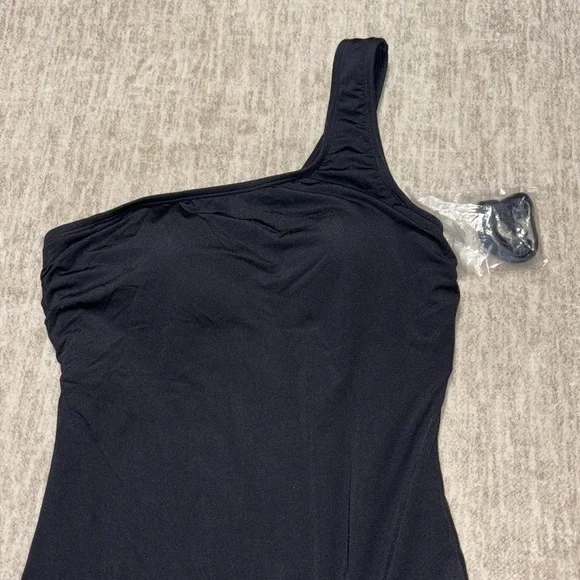New 8 Black One shoulder Jantzen Solids one piece swim suit strap attached - Picture 2 of 7